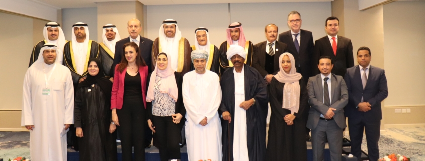 عدد من السفراء المعتمدين لدى البحرين و المشاركين في الملتقى